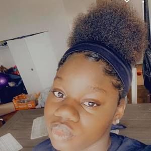 Meet your Posher, Maya